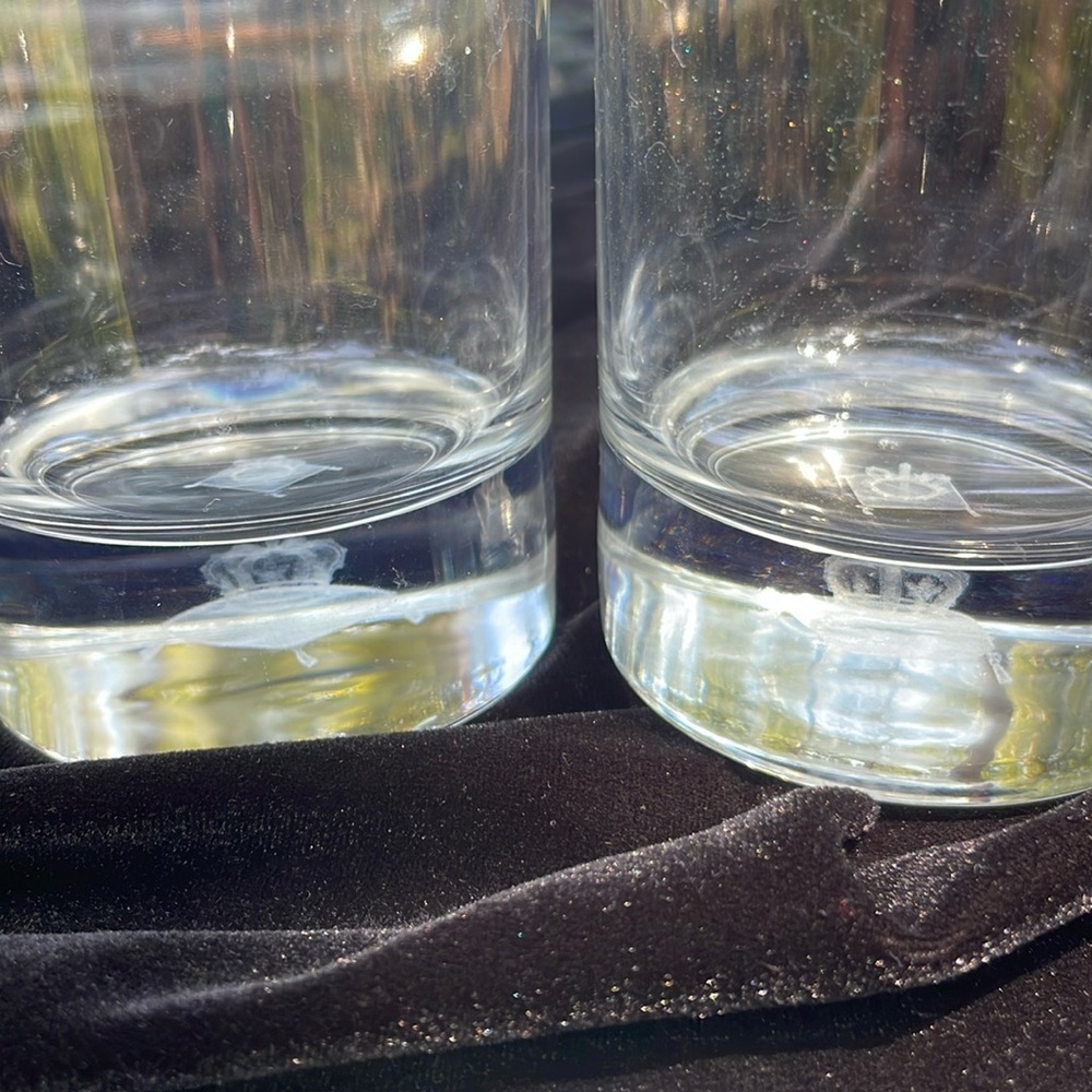 2 Crown Royal Whiskey Glasses Set 3D Hologram Floating Crown Pillow Heavy EUC